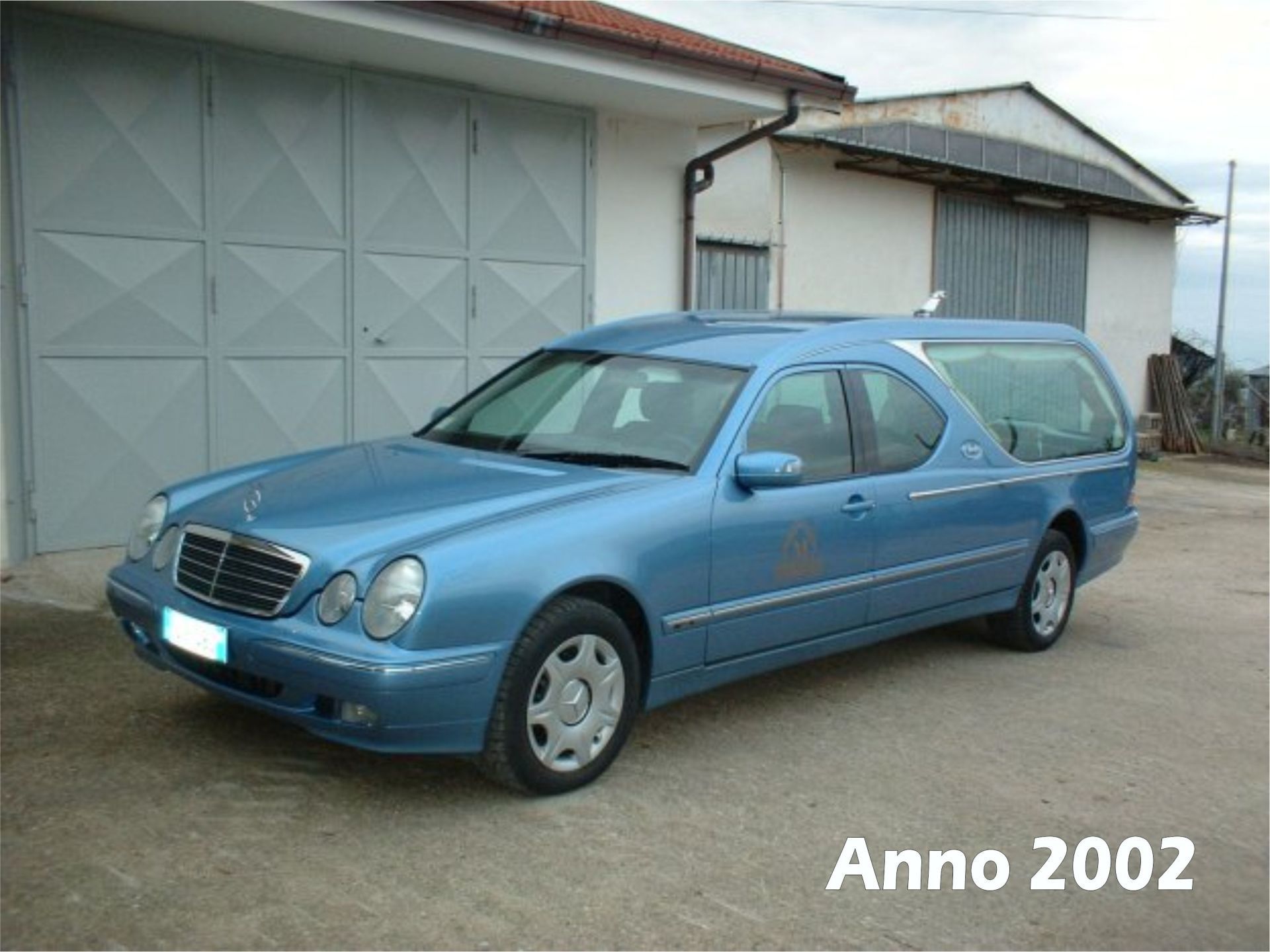 Autofunebre azzurra