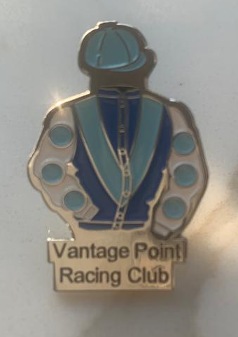A pin that says vantage point racing club on it