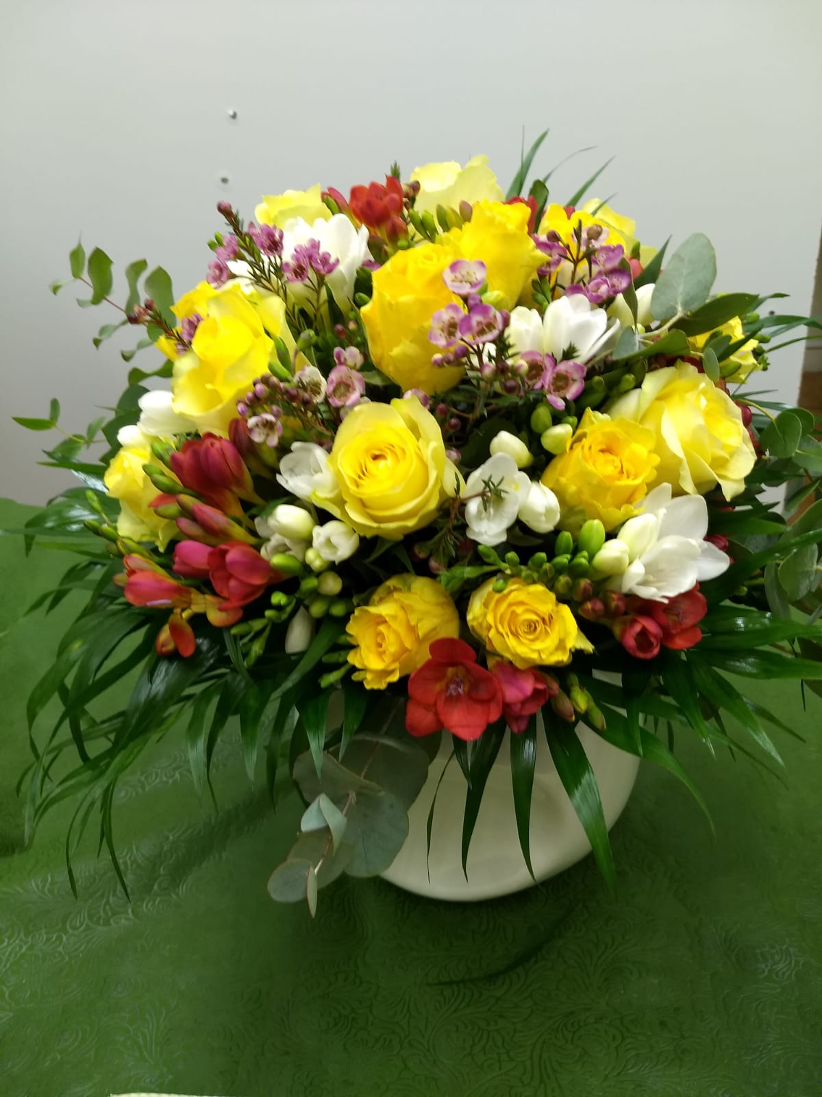Fiori gialli, bianchi e rossi