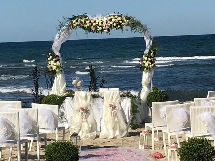 Arco di fiori per cerimonie
