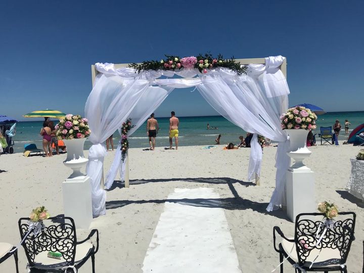 Decorazioni floreali matrimonio in spiaggia