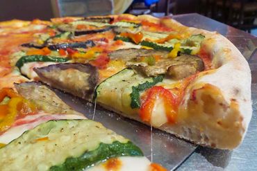 La lavorazione di Pizza Express a Mantova