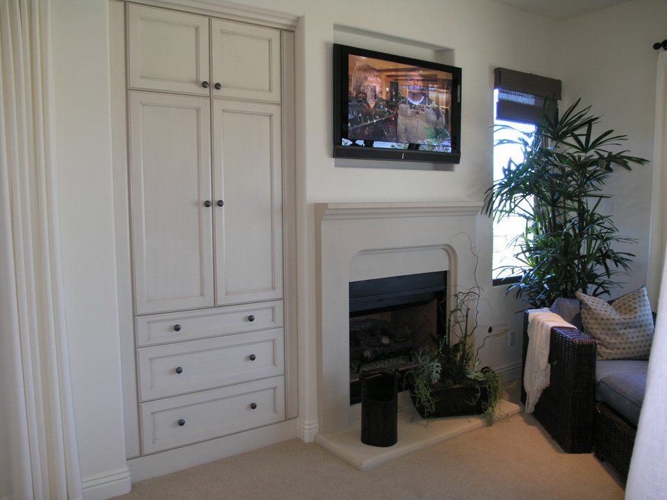 White Two Door And Three Drawer Cabinet - Beaumont, CA - Absolute Cabinets Inc