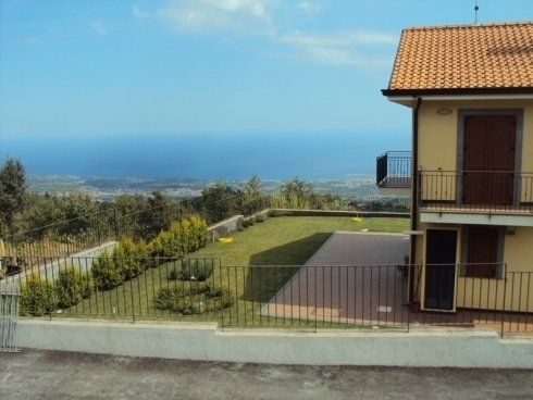 villa con giardino