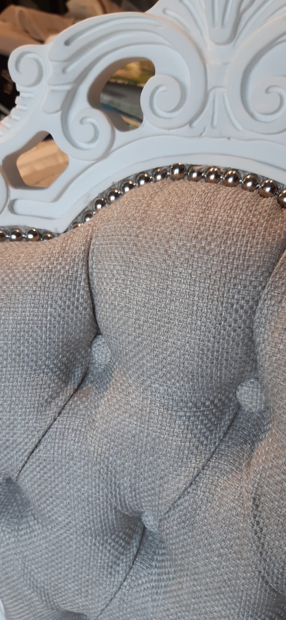 tappezzeria elegante per divano antico