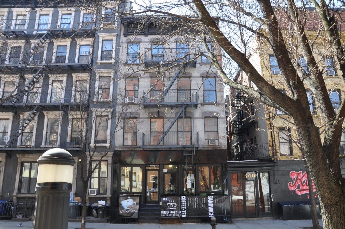 358 W 47th