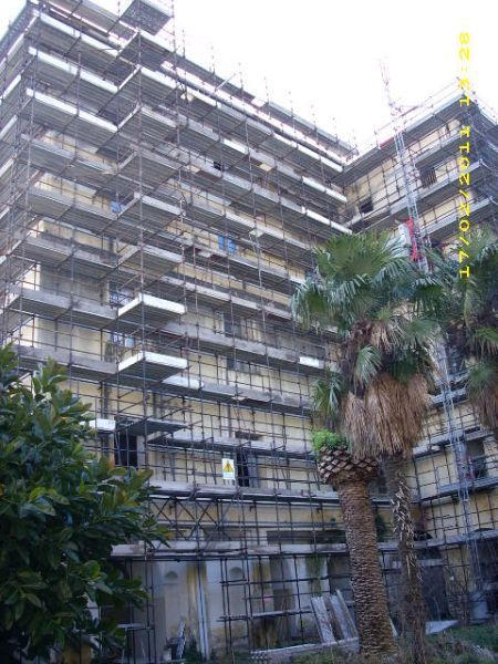 Ponteggio per manutenzione edificio