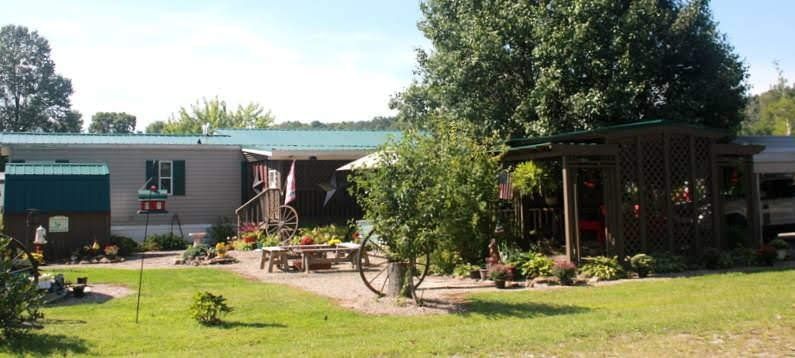 House with Garden — Byesville, OH — Country Court Mobile Home Park