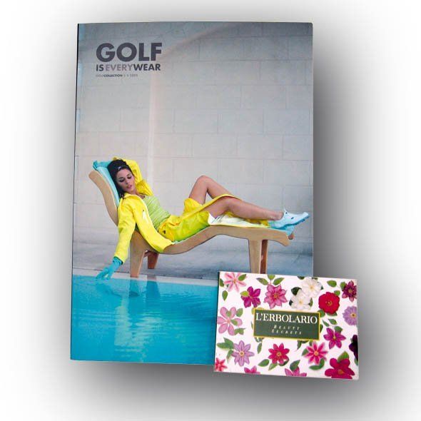 Copertina di una rivista con una donna sdraiata a bordo piscina, accanto a una scatola di fiori.