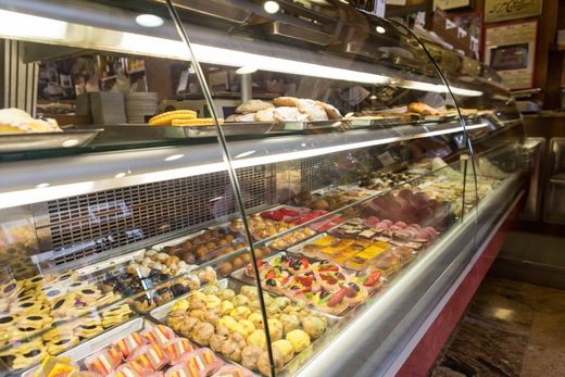 bancone della pasticceria