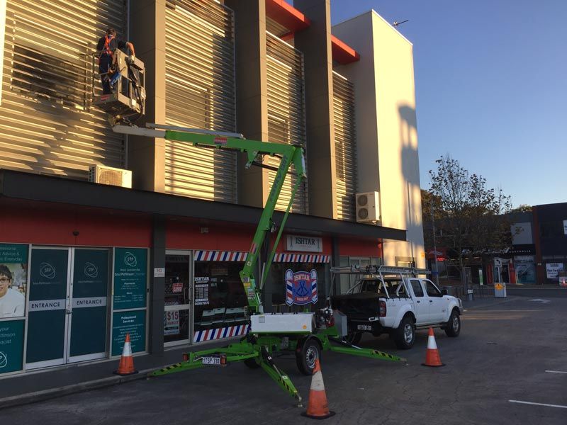 cleaning shopping centre