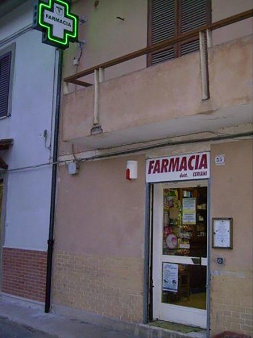 Ingresso principale farmacia del lago