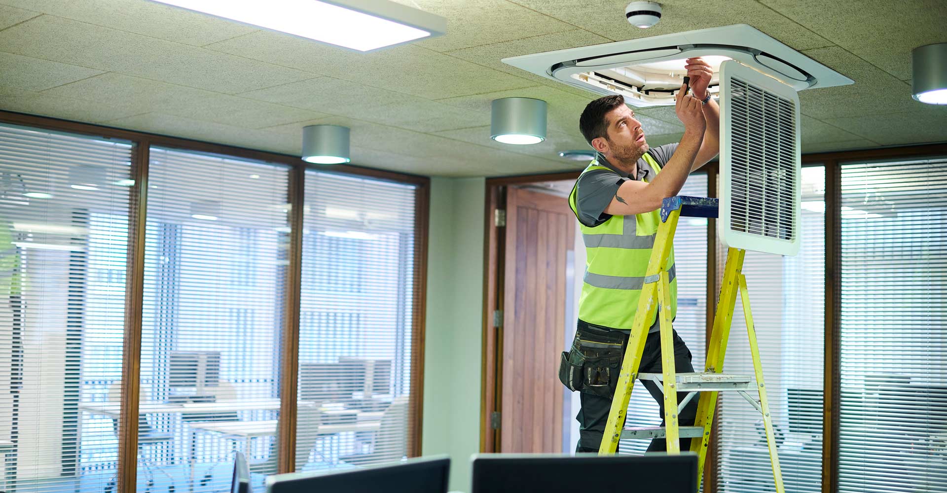 bendigo refrigeration & air conditioning services staff at work