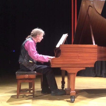 Mo Memmott Maurice Memmott on the piano