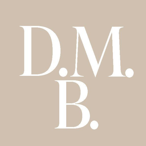 Un logo per un'azienda chiamata dmb