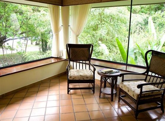 Sunroom — Glass & Aluminum in Tannum Sands, QLD Sunroom — Glass & Aluminum in Tannum Sands, QLD