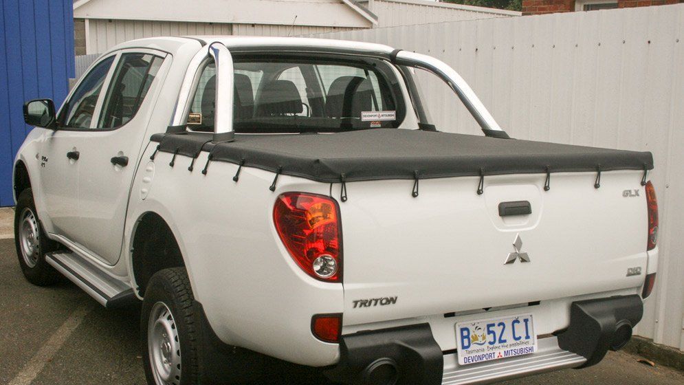 white pick up car