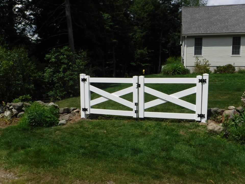 Crossbuck Vinyl Gate — Barrington, NH — 125 Maintenance & Fence Inc
