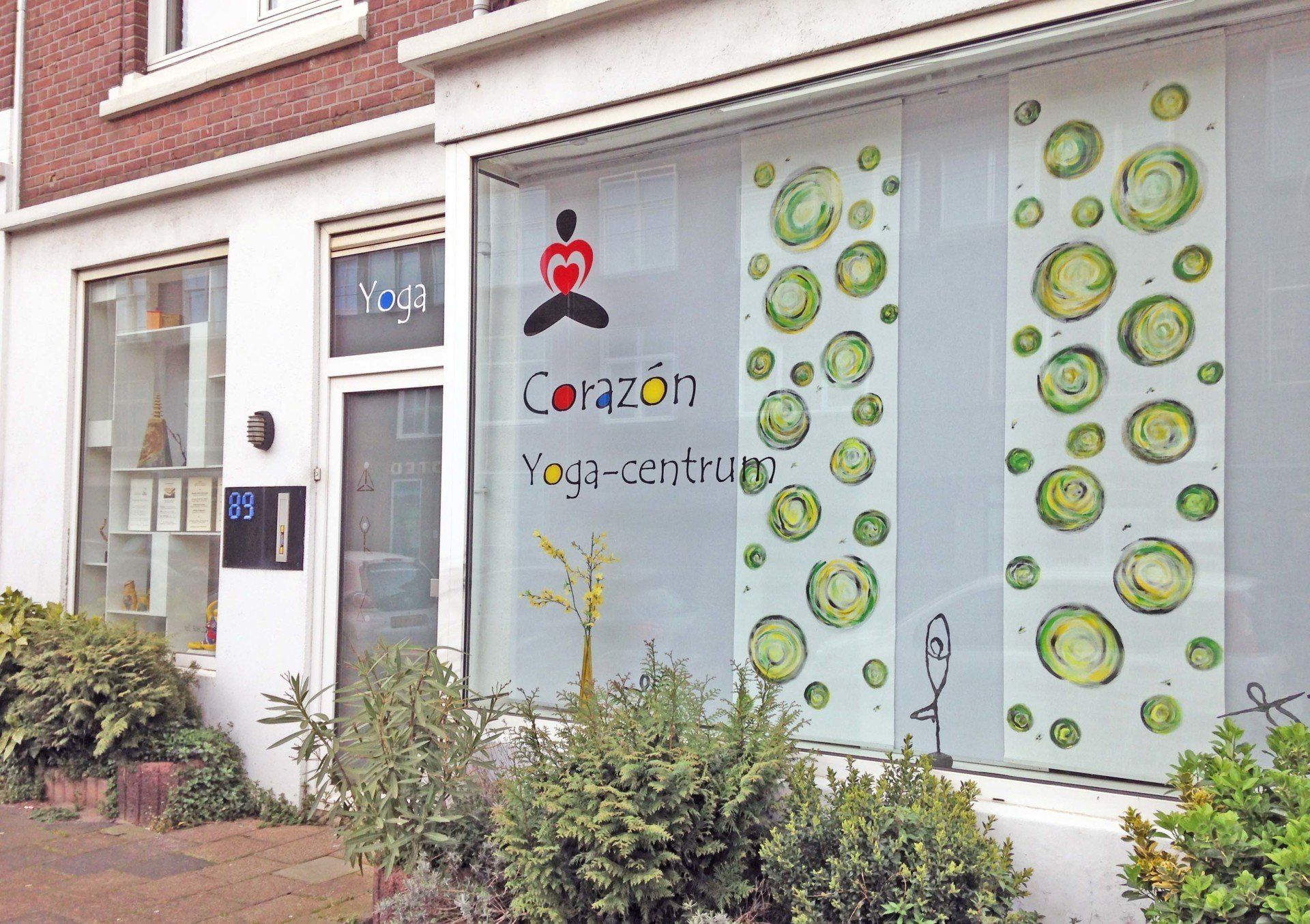 Buitenkant yoga studio Corazon in Den Haag