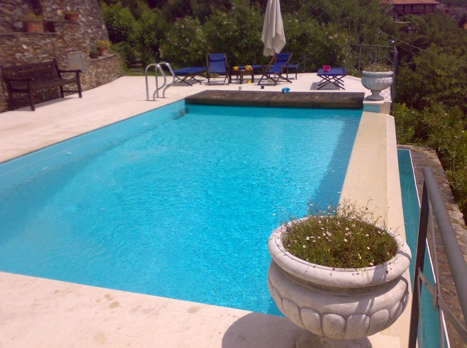 piscina privata in cortile