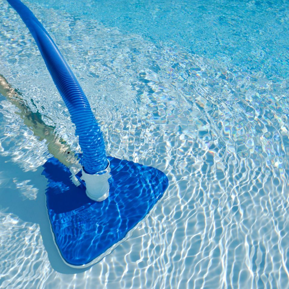 prodotti per pulizia piscina