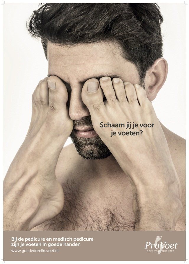 Man with hands over eyes, promoting eye treatment; text asks “Schaam jij je voor je wimpers?”