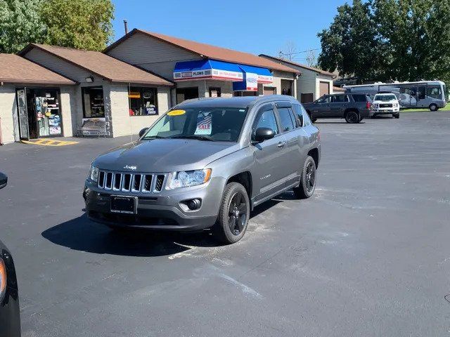 Jeep Grand Cherokee — Niagara Falls, NY — Halleen's Automotive and Accessory Store