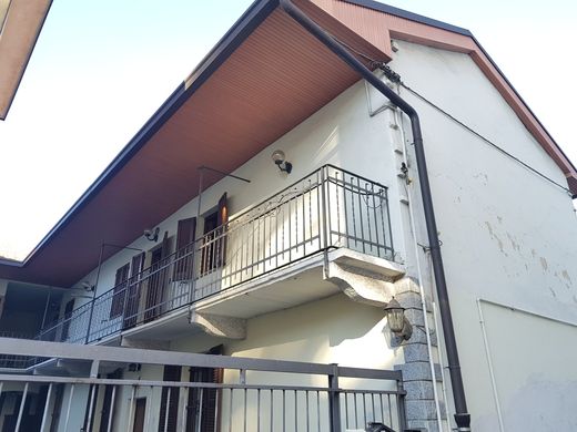 cascina a somma lombardo
