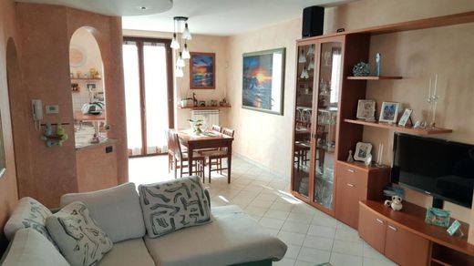 soggiorno di villa bifamiliare