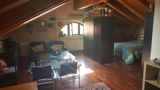 soggiorno di villa bifamiliare