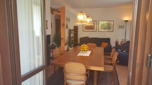 sala da pranzo di villa bifamiliare