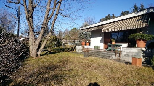 villa in collina in vendita