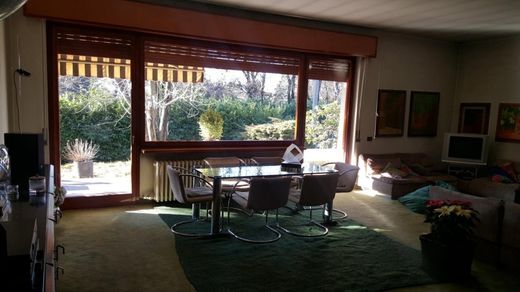 soggiorno di villa in collina in vendita