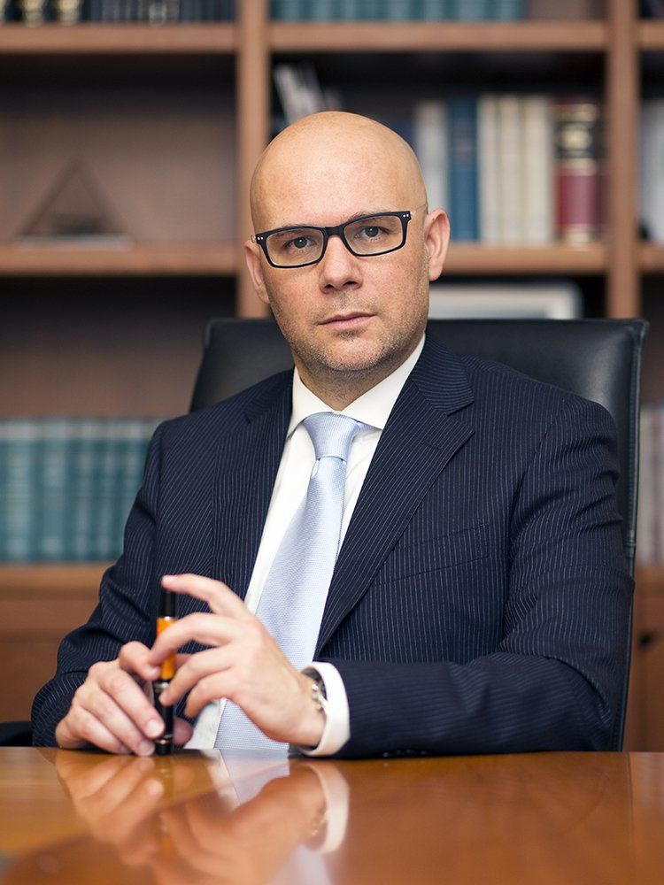 Avv. Enrico A.M. DALLA VALLE