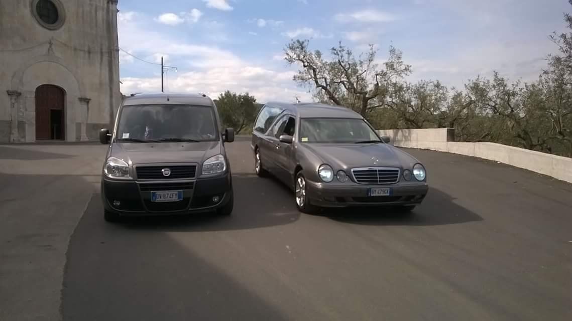 due auto funebri