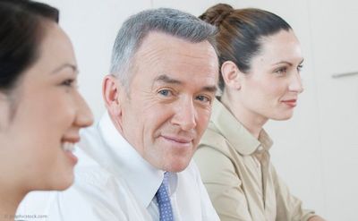Mit Implantaten kann auf eine Teilprothese komplett verzichtet werden. Mit Implantaten kann auf eine Teilprothese komplett verzichtet werden.