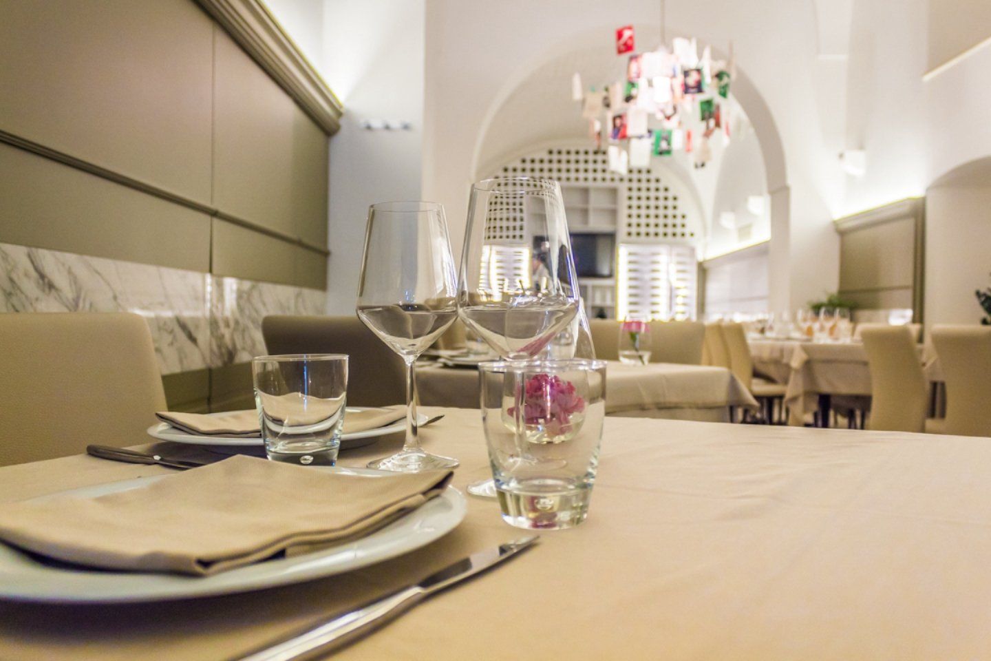 sala di ristorante con specialità pugliesi