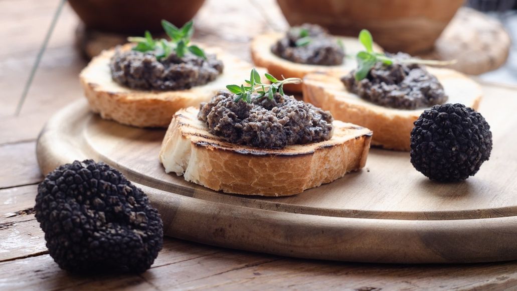 crostini con funghi e tartufo