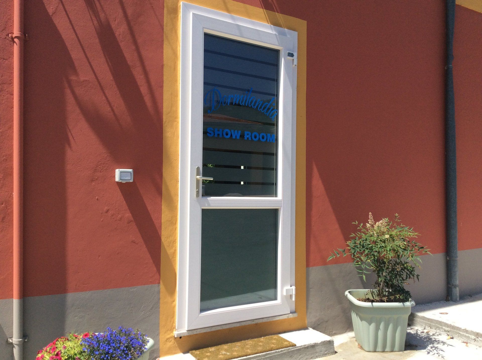 ingresso showroom ditta di materassi