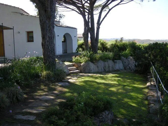villa al mare con giardino privato