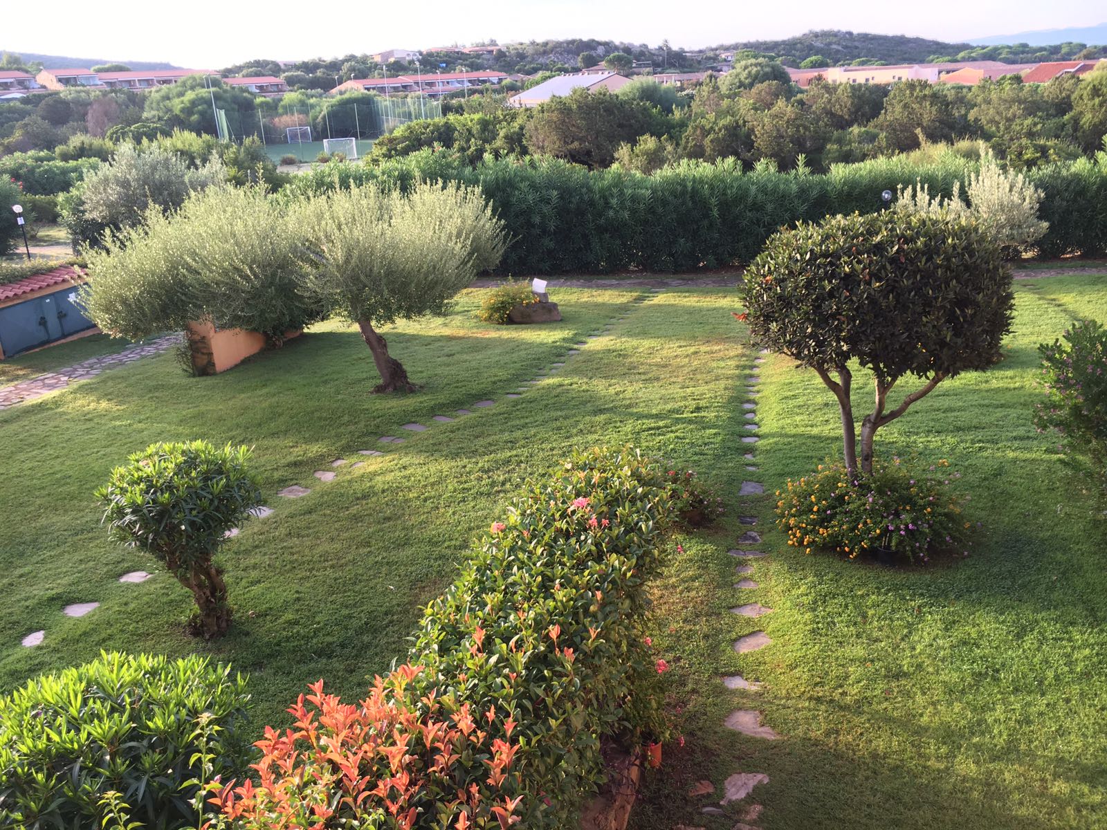 giardino di una struttura ricettiva nel nord della Sardegna
