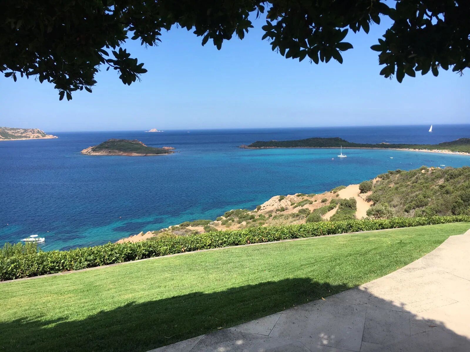 giardino con vista mare