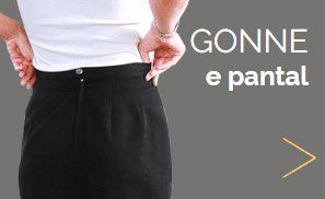 donna con maglia bianca e pantalone nero
