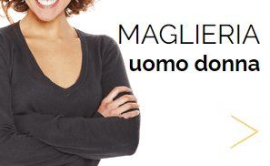 donna con maglia grigio scura
