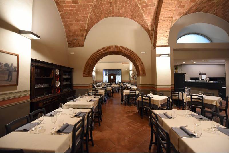 Sala con tavoli