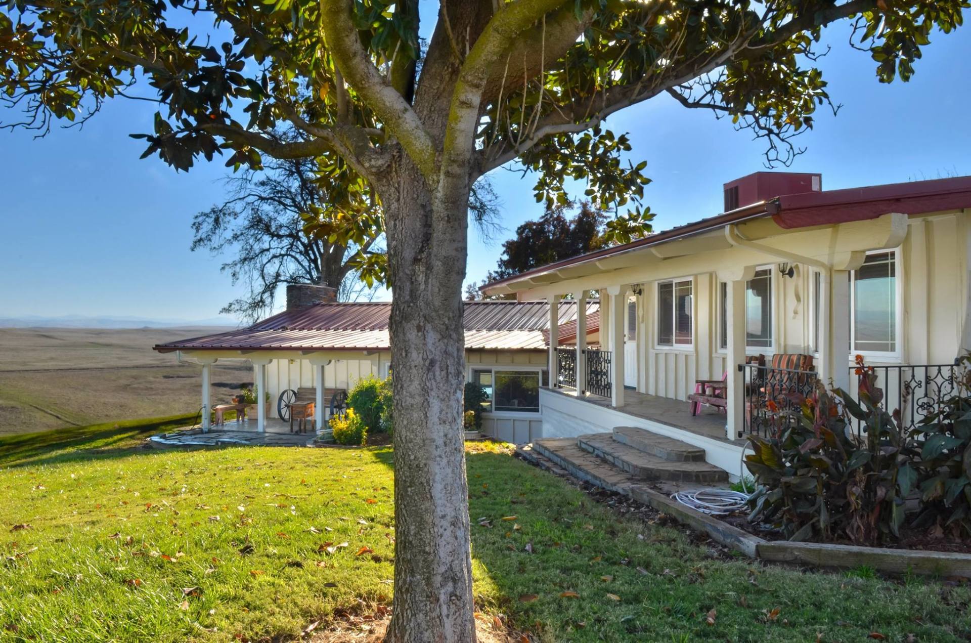 Paint Repair — White House in Merced, CA