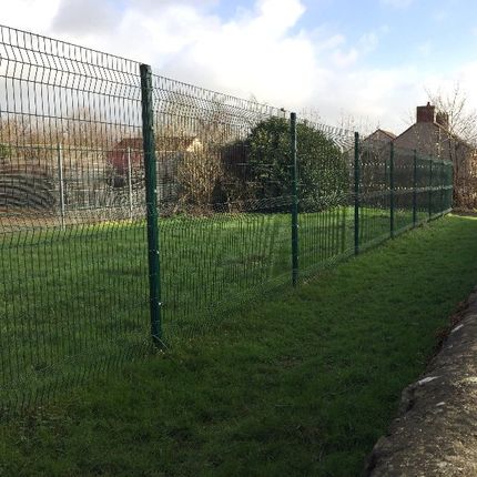 Steel mesh fencing