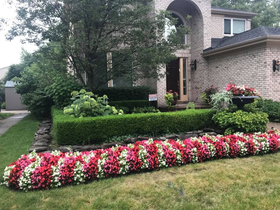 Yard Maintenance — Garden Home in Berkley, MI