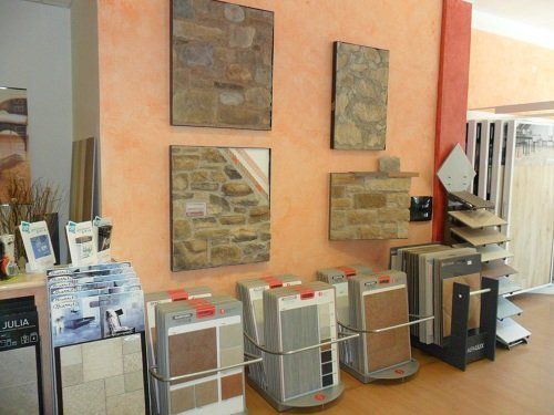 Rivestimenti in ceramica, e non solo, per parete e pavimento