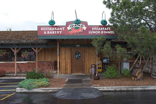 A restaurant with a sign that says breakfast lunch dinner